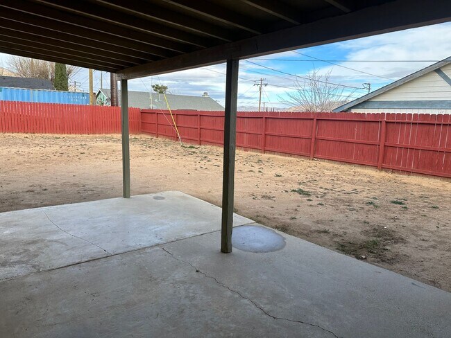 Building Photo - 3+2 In Golden Hills East +Garage!