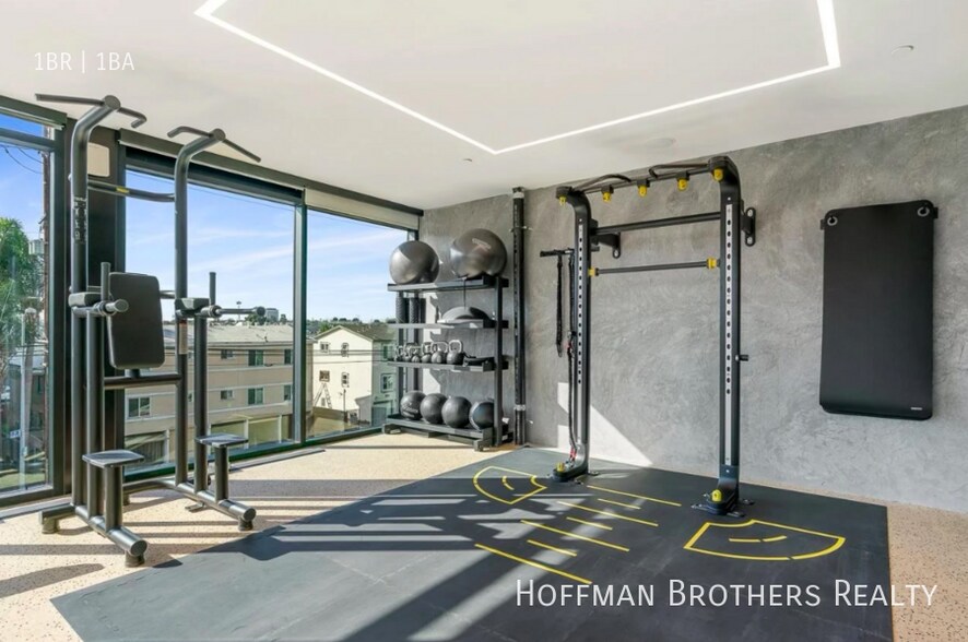 Building Photo - 3686 Overland Ave