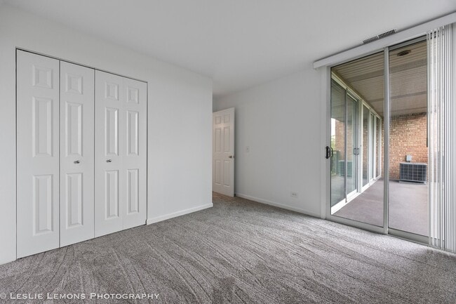 Building Photo - 5950 Oakwood Dr