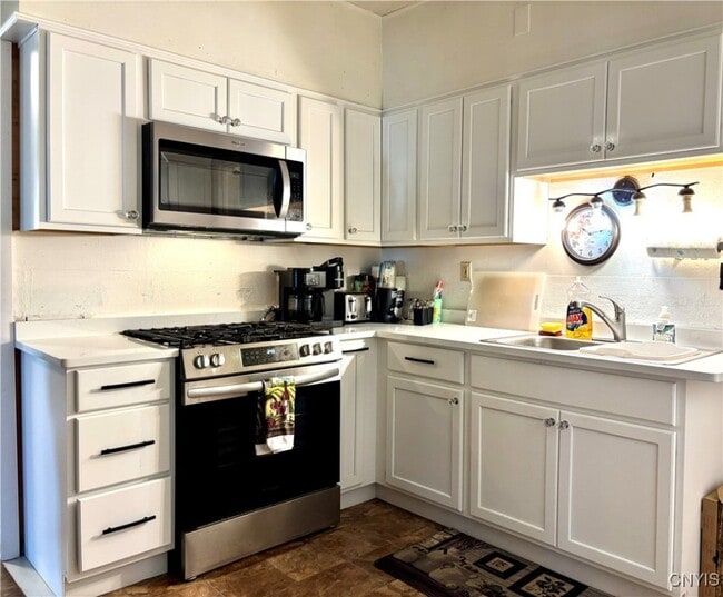 Building Photo - 204 E Bloomfield St