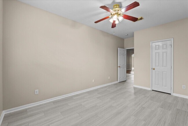 Building Photo - 2758 Laguna Pointe Dr
