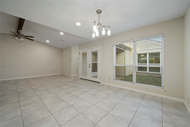 Building Photo - 12143 Stone W Dr