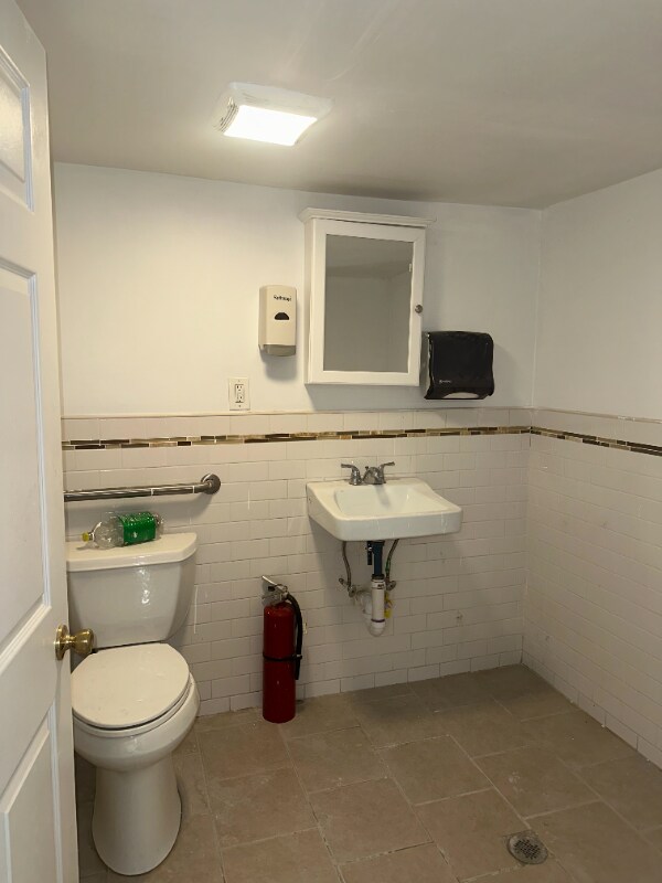 Building Photo - 1549 Selwyn Ave