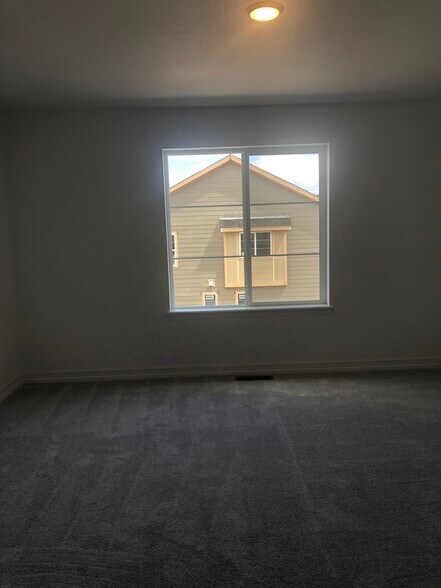 Spacious master bedroom! - 1881 Spring Water Pt