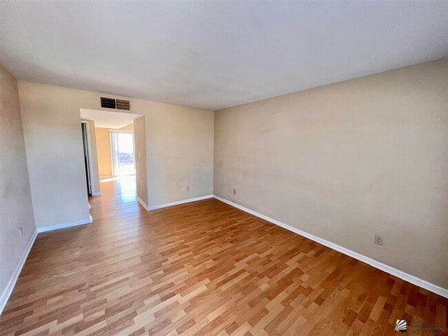 Building Photo - 2521 S 17th Ave