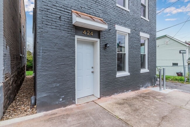 Building Photo - OPEN HOUSE –Thursday, June 5 fom 10:00 AM ...