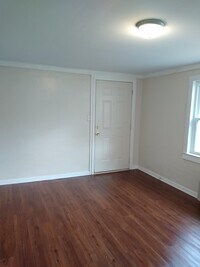 Building Photo - 201 Chandler Dr