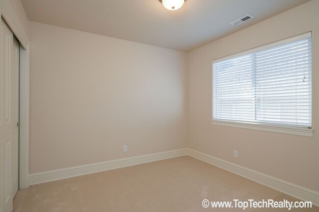 Building Photo - 12750 NW Alsace Ln
