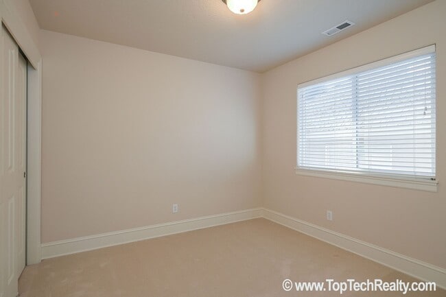 Building Photo - Amazing 3 Bed + Office/Den + Bonus/Media Room | Exclusive Bauer Highlands Community | Fenced Back...