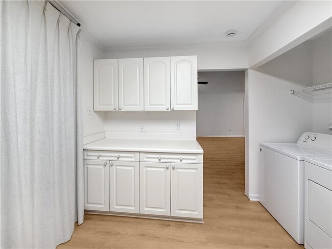 Building Photo - 10740 Plantation Bridge Dr