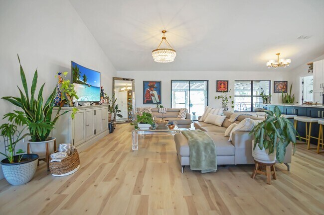 Building Photo - Ranch on 6 Acres