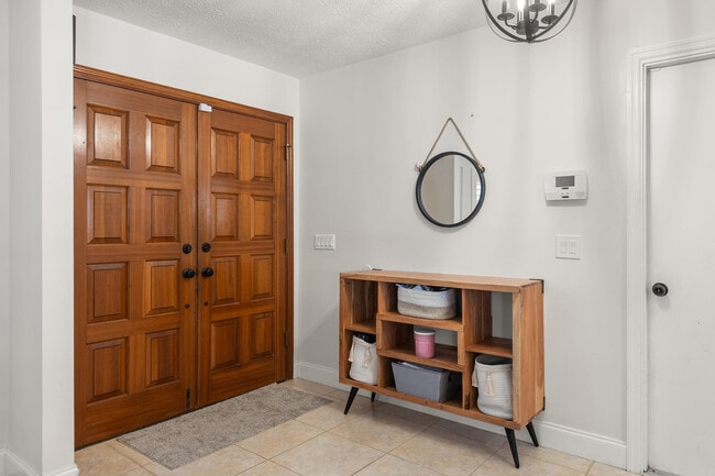 Building Photo - 762 SE River Ln