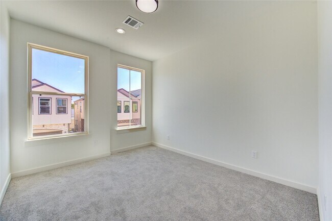 Building Photo - 2928 El Fenice Ln
