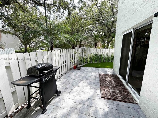 Building Photo - 9832 NW 9th Ct