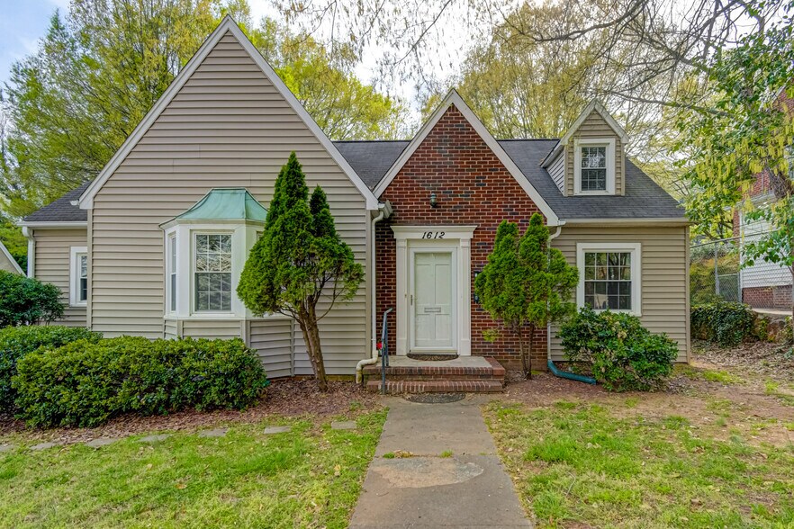 Building Photo - 1612 W 1st St