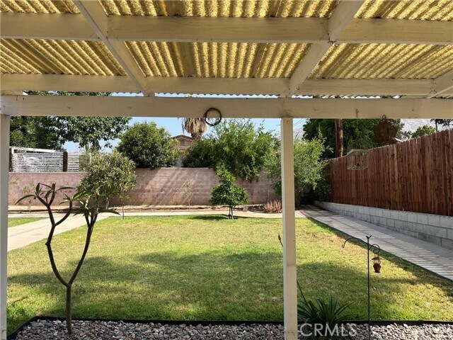 Building Photo - 235 Green Oaks Dr