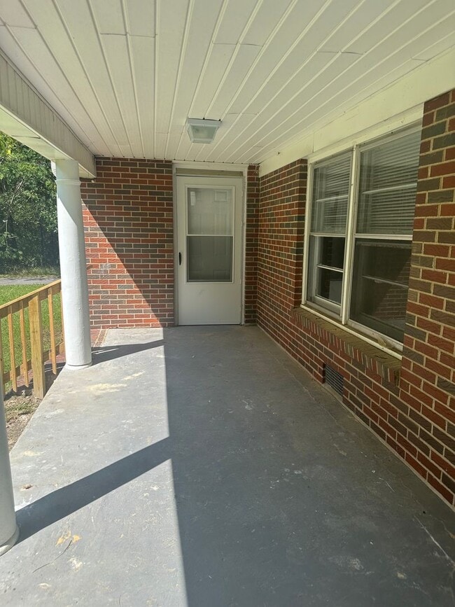 Building Photo - 4515 Skyline Dr