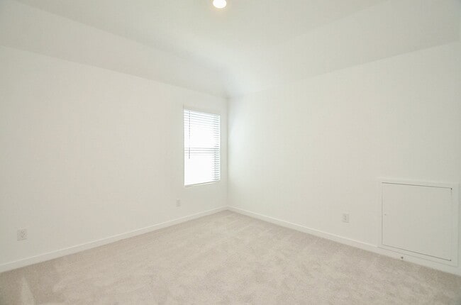 Building Photo - 2708 Pne Blf Dr