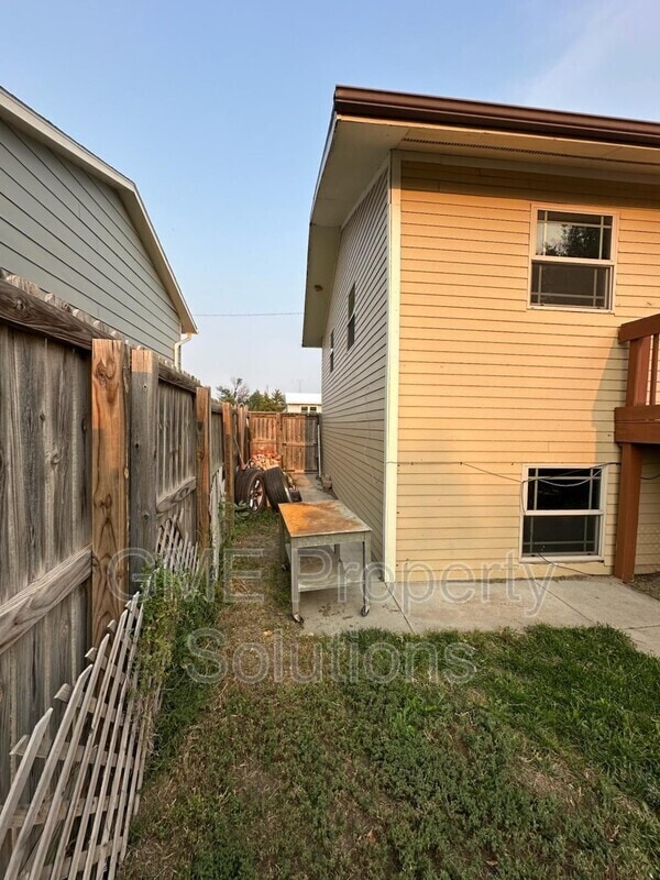 Building Photo - 212 S Potash Ave