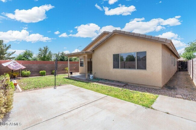 Building Photo - 10833 W Elm Ln
