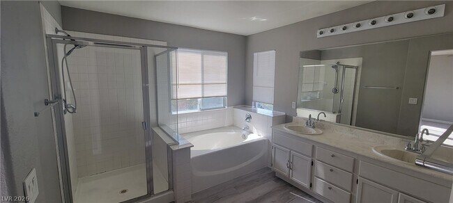 Building Photo - 1161 Maple Pines Ave