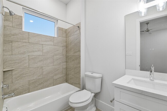 Building Photo - 1236 W 21st St