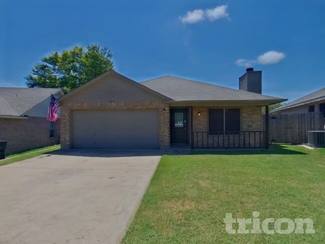Building Photo - 825 Rambling Ct
