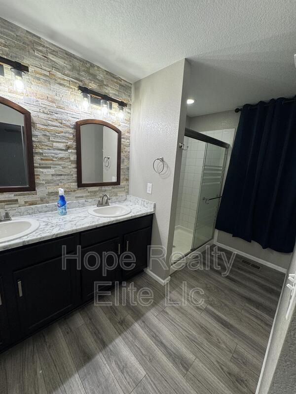 Building Photo - 7015 Preble Dr