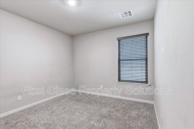 Building Photo - 1708 Burgundy Dr