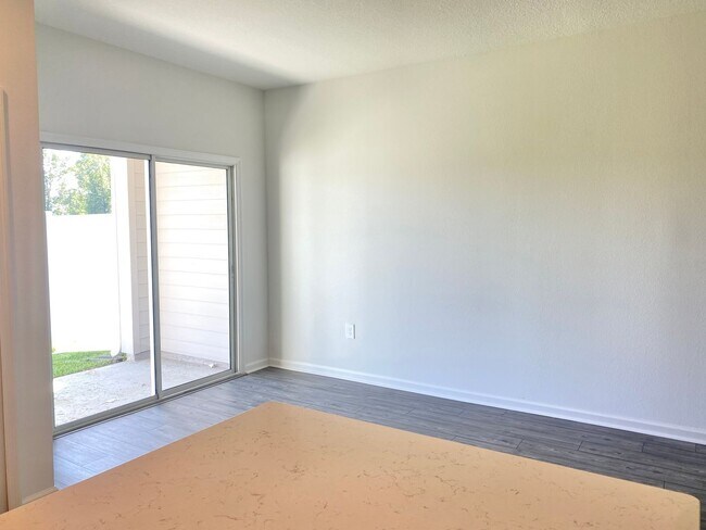 Building Photo - Almost New 3/2/1 Modern Townhome!