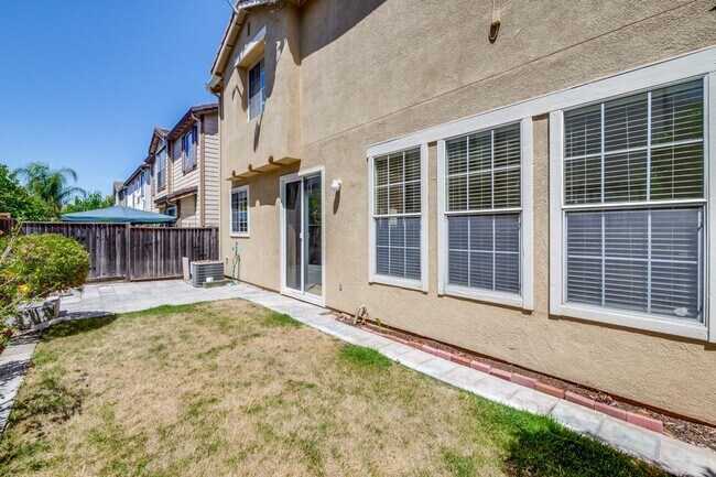 Building Photo - Spacious 4-Bedroom Home on Private Cul-De-Sac | No HOA | Custom Closets, New Floors & Lush Backya...