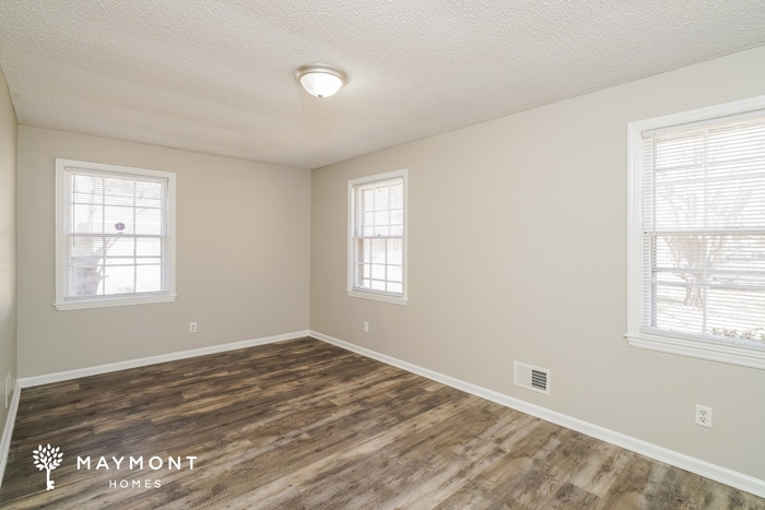 Building Photo - 2716 Diane Dr