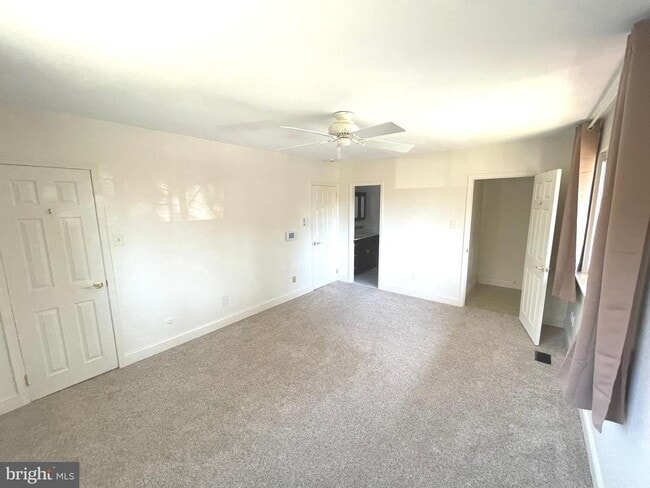 Building Photo - 301 Worthington Dr