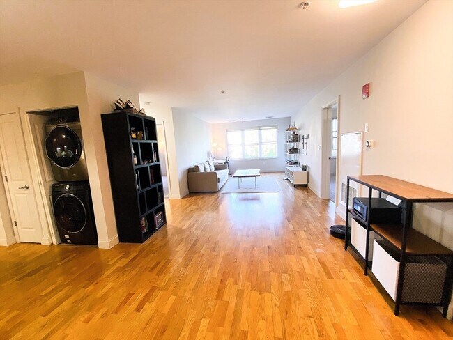 Building Photo - 318 Rindge Ave