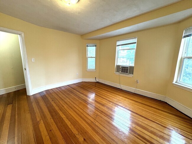 Building Photo - 4057 Washington St