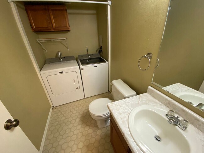 Building Photo - Beautiful 3 Bed 2 Bath in the Northwest!!!