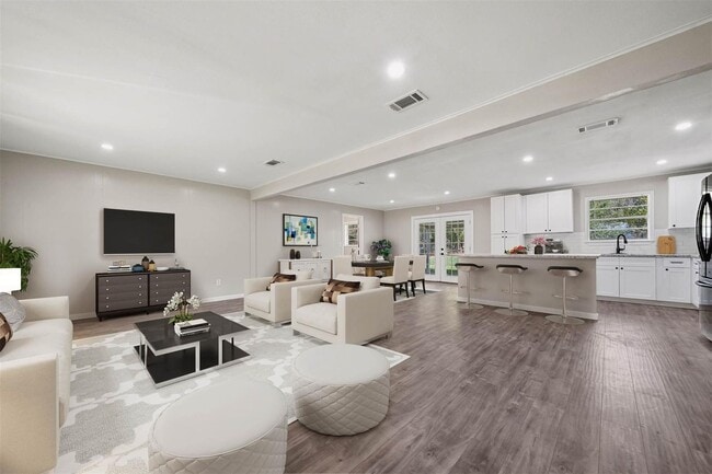 Building Photo - BEAUTIFUL COMPLETLEY REMODELED 3 BEDROOM 2 BATH IN HULL, TEXAS.  ALL UPGRADED FININSHES IN THE HO...