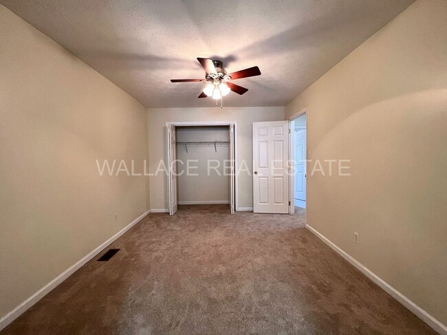 Building Photo - SITUATED IN HALLS IN CROSSROADS NORTH...3 ...