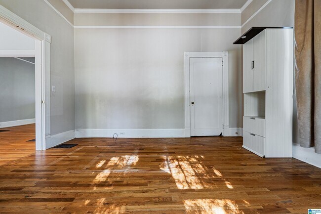 Building Photo - 3716 6th Ave S