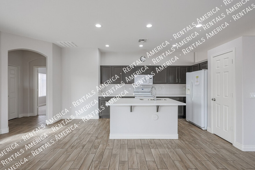 Building Photo - 8805 W Hilton Ave