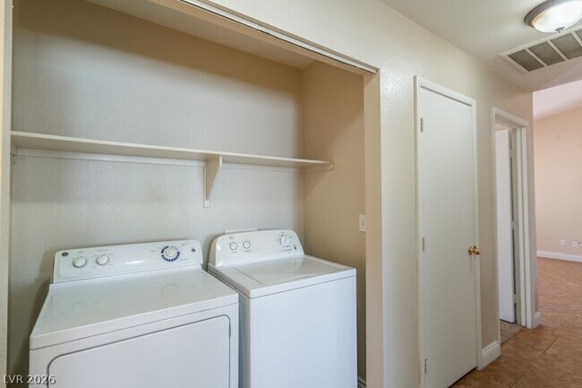 Building Photo - 3130 Meadow Flower Ave