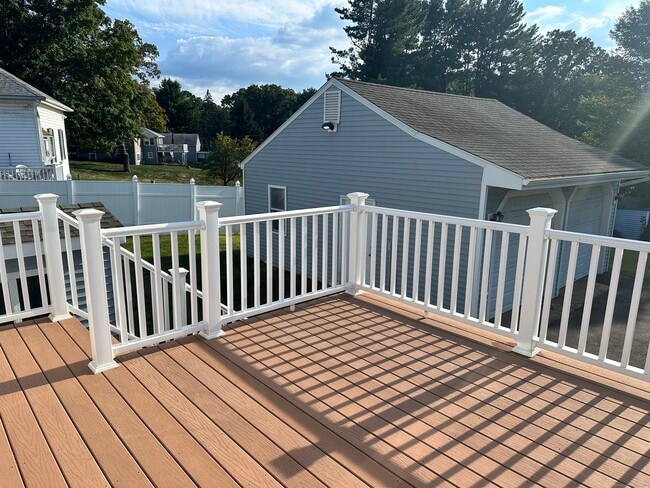 Building Photo - 484 Meriden Ave