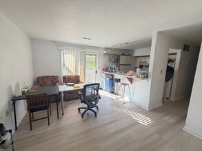 Building Photo - Claytor Square Condo – Prime Blacksburg Location