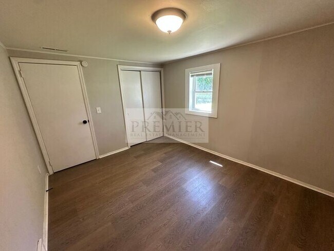 Building Photo - 308 N McKissock St
