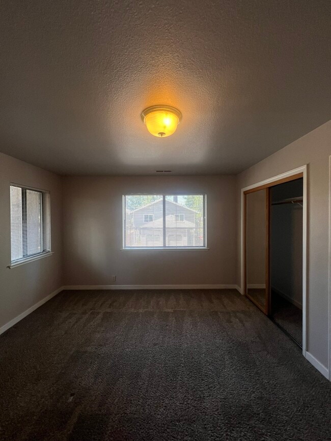 Building Photo - 3364 Treehaven Dr