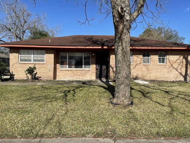 Primary Photo - 4114 Ebbtide Dr