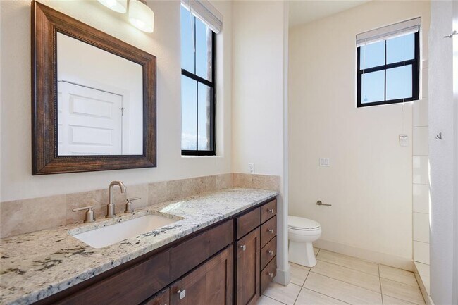 Building Photo - 18400 Lakepoint Cove