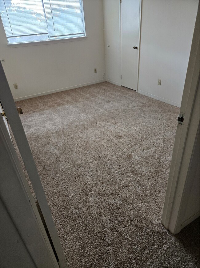 Building Photo - 10834 Sugar Hill Dr