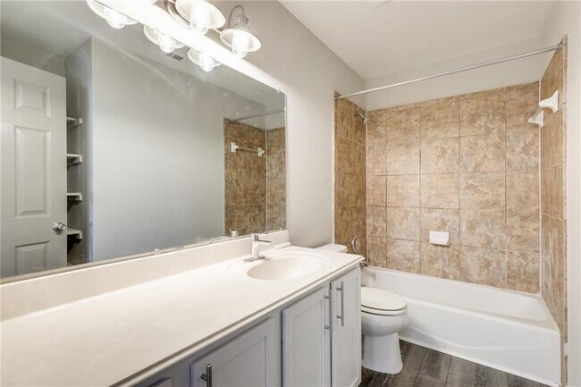 Building Photo - 15113 Fernhill Dr