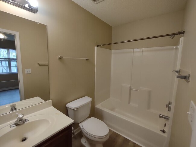 Building Photo - Pristine, move in ready Townhome located in the Holly Ridge Complex!